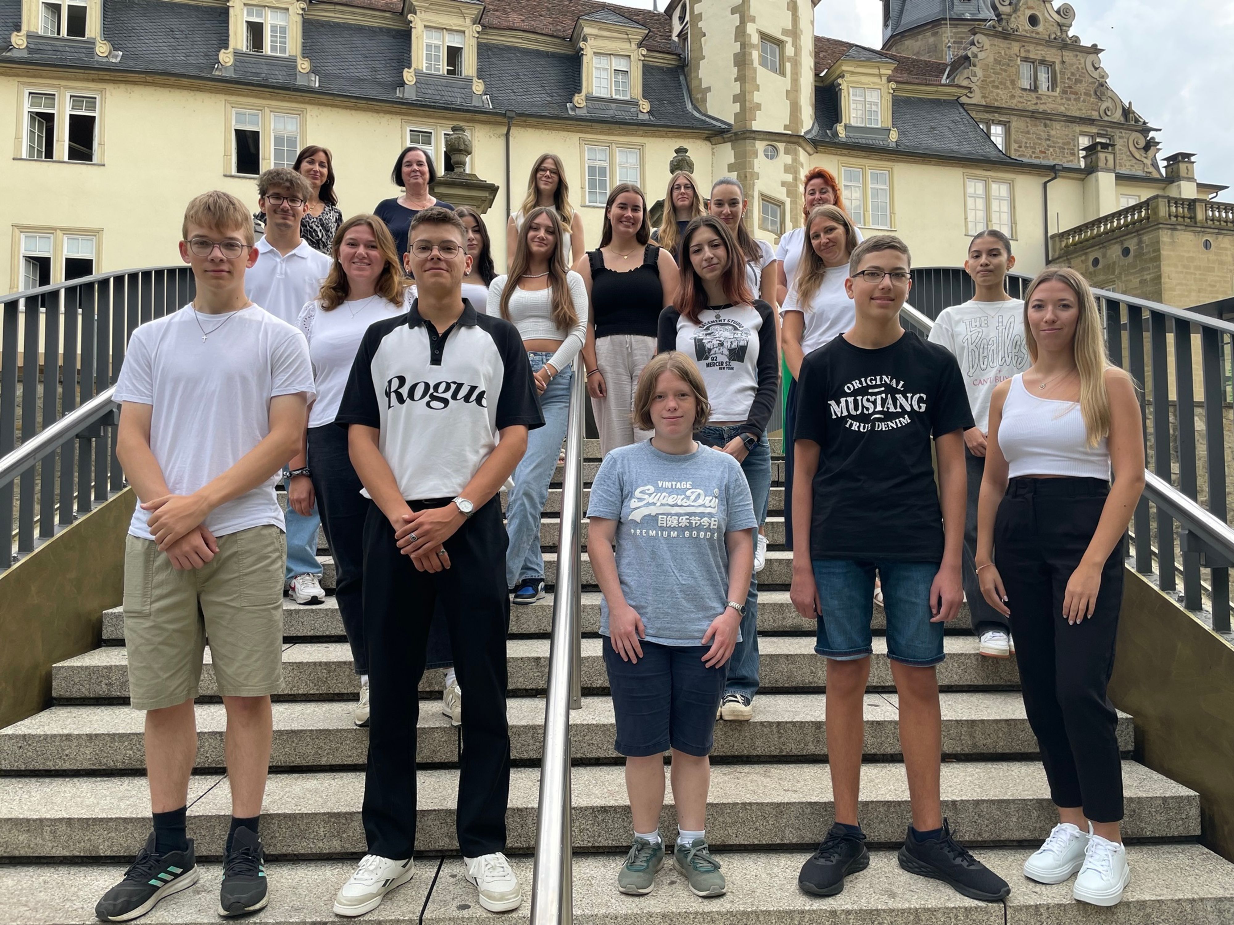 Arbeiten für das Gemeinwohl: Die Stadtverwaltung Öhringen begrüßt auch dieses Jahr wieder ihre neuen Auszubildenden und junge Mitarbeitende. Neuer Start für 20 Auszubildende: Willkommen im Team der Stadtverwaltung Öhringen | Symbolbild