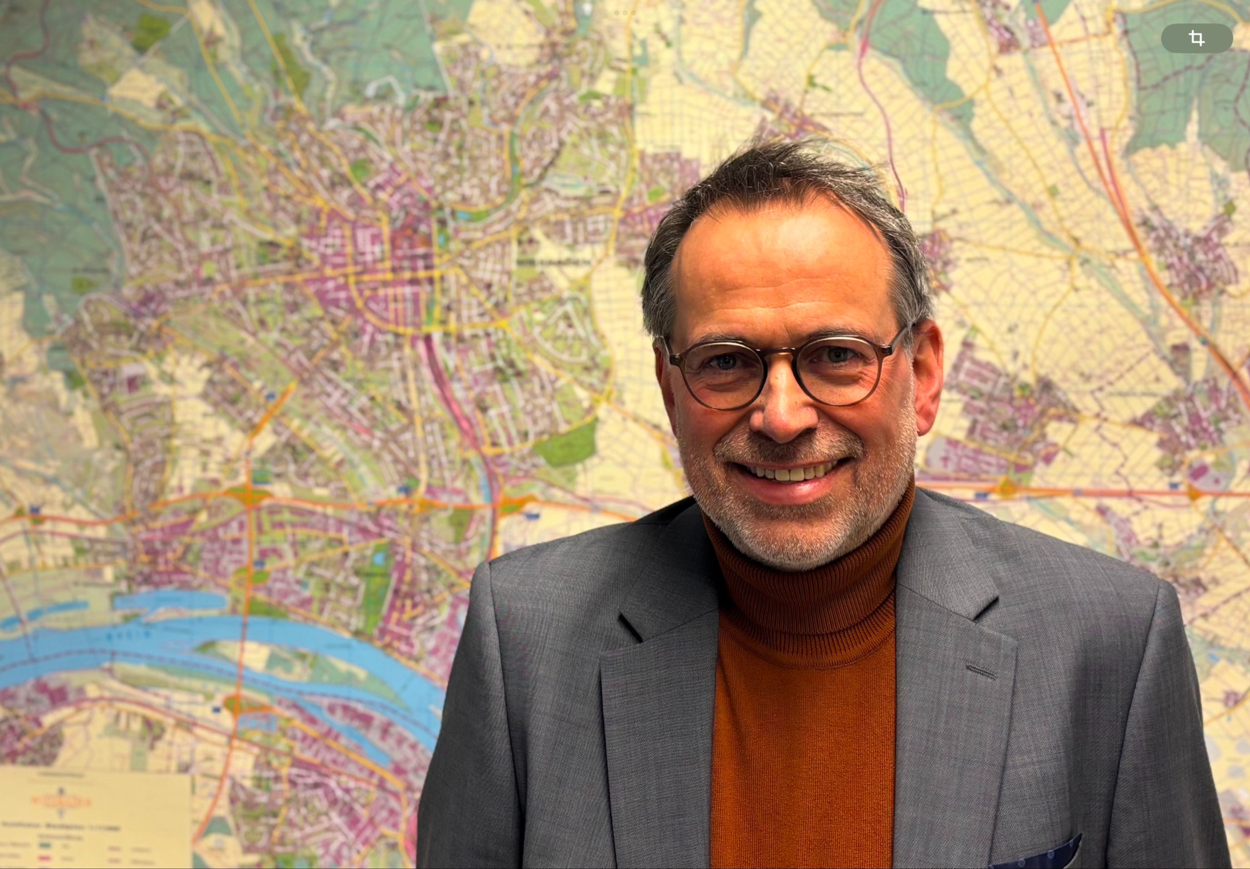 Walter Wilkens wurde zum neuen Leiter des Rechtsamts der Landeshauptstadt Wiesbaden ernannt und bringt über 16 Jahre Erfahrung im Rechtsamt mit. Wiesbaden im Wandel: Führungswechsel im Rechtsamt mit weitreichenden Konsequenzen | Symbolbild