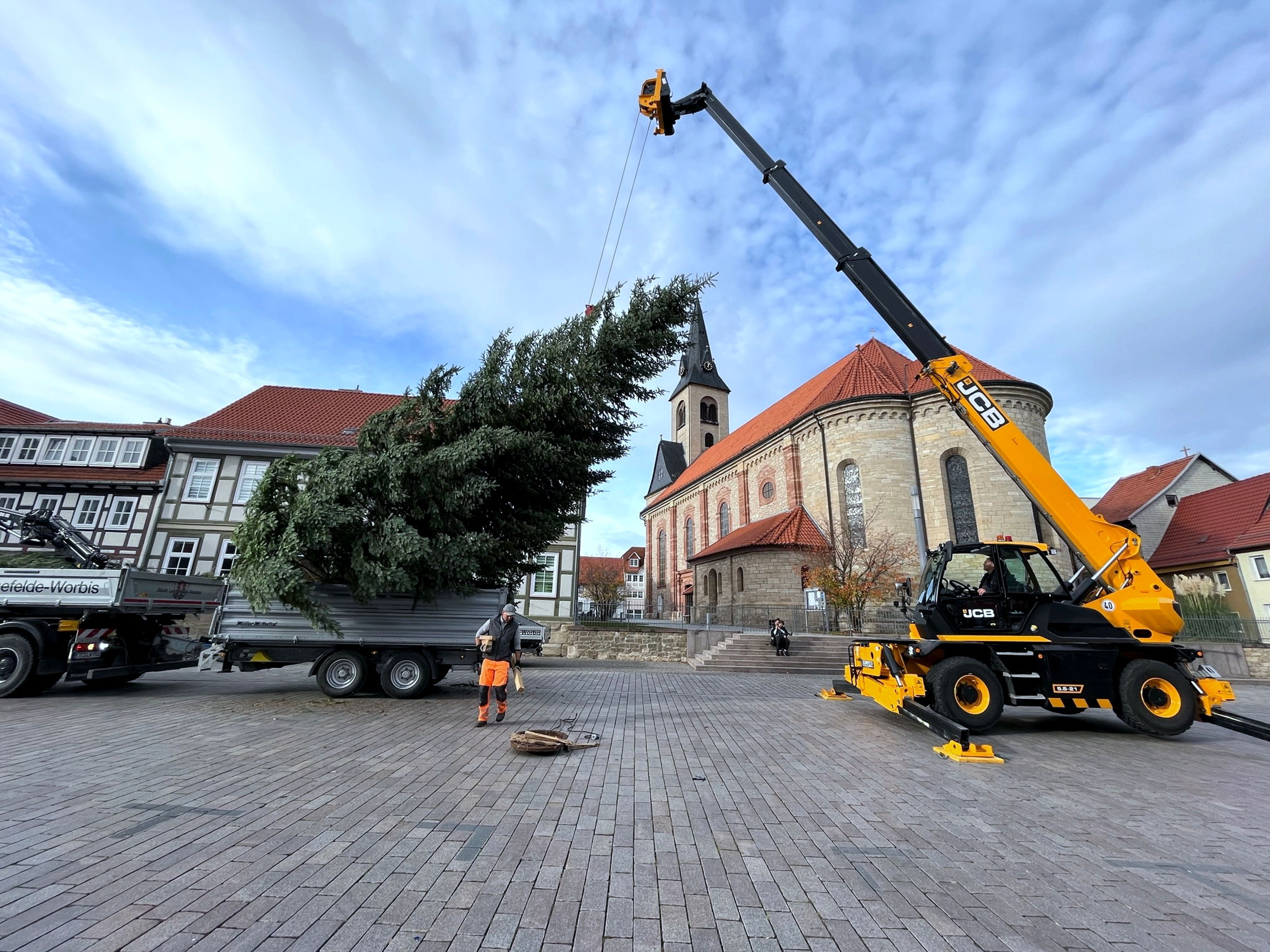Die Stadt Leinefelde-Worbis sucht Weihnachtsbäume, um die Ortsteile festlich zu dekorieren. Leinefelde-Worbis ruft zur Weihnachtsbaumspende auf – Machen Sie mit! | Symbolbild